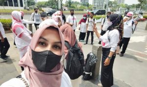 ibu-guru-ratna-jelita-bersama-kawan-kawannya-dalam-demo-jili-rm41